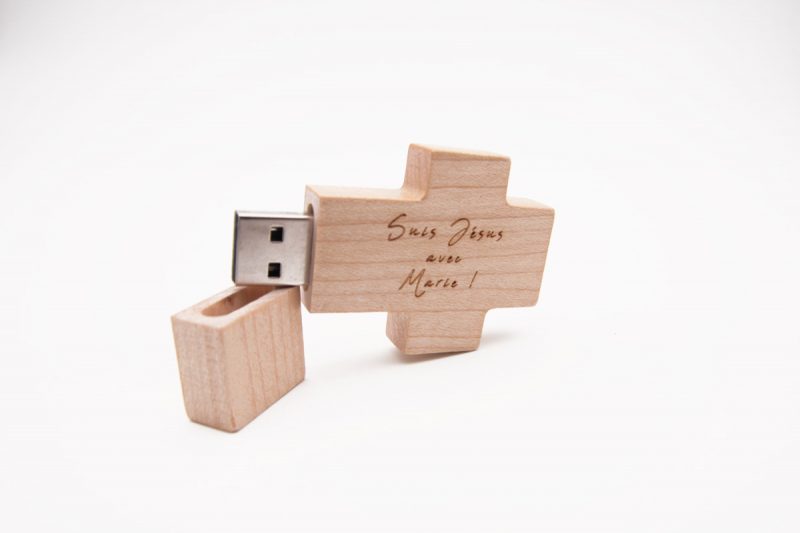 Clé USB Croix bois